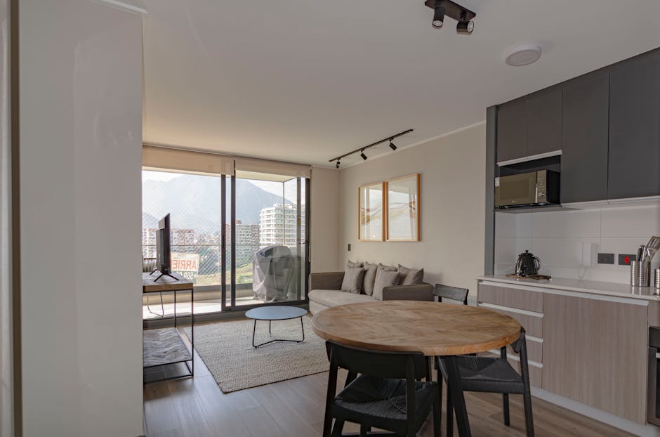 Panelákový balkon 3 m2: posezení, zeleň a soukromí za víkend a pár tisíc
