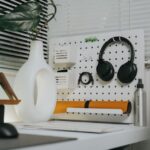 Pegboard na zeď v bytě bez chyb: návrh, materiály, kotvení a rozpočet 600-1800 Kč/m2